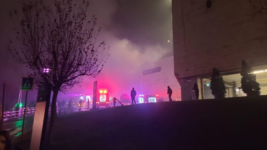 Ce a provocat incendiul de lângă Iulius Mall. Trei tineri, cercetați pentru distrugere