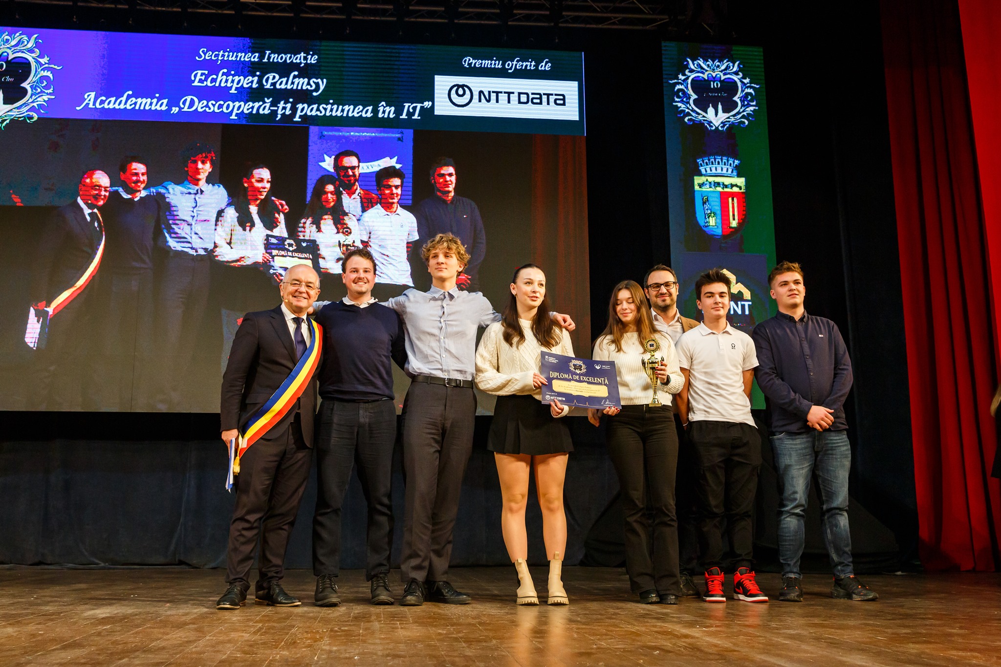 Elevii Academiei „Descoperă-ți Pasiunea în IT”, premiați la Gala „10 pentru Cluj”/Foto: DPIT