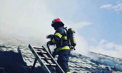 Incendiu la o casă din Sânmărtin, Cluj! Flăcările au pornit de la coșul de fum