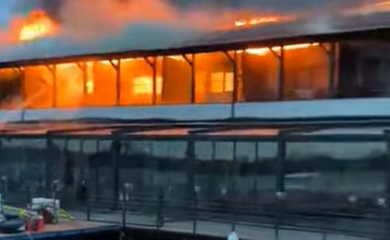Un incendiu a izbucnit sâmbătă dimineaţă la un restaurant din Snagov/ Foto: @TavernaRacilorTimisoara - YouTube