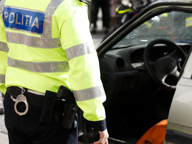 Jandarm din Cluj, prins la el cu substanțe interzise