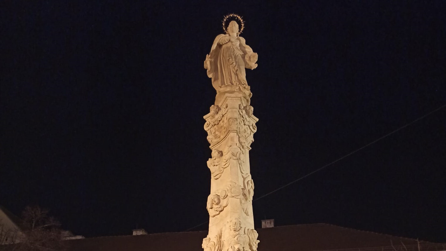 Obeliscul Maria poate fi admirat în piațeta de pe strada Universității. Statuia este superbă - FOTO