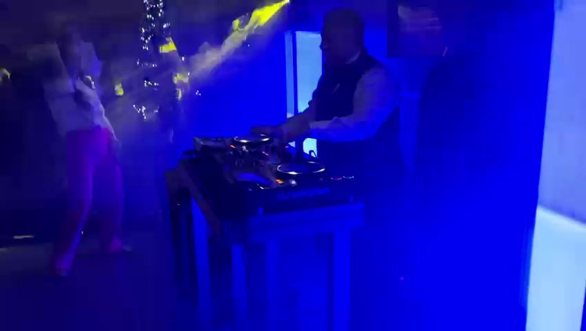 Președintele CJ-Cluj a făcut pe DJ-ul la petrecerea angajaților