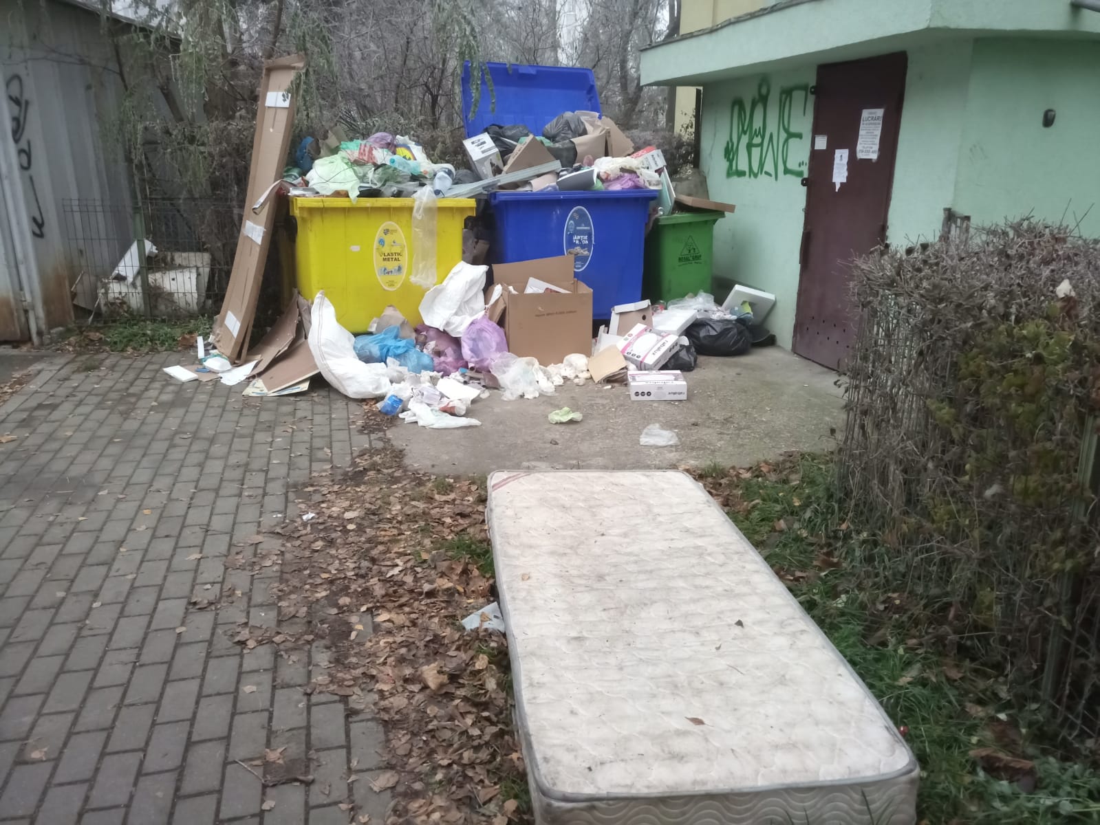 ”Supercom își bate joc de cetățenii din Cluj” - Nu au mai ridicat gunoiul de cinci zile - FOTO