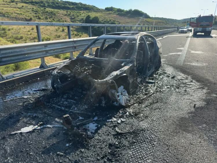 Autoturism cuprins de flăcări pe Autostrada A3, Cluj