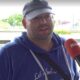 Bărbat din Viena care adună sticle reciclabile de pe stradă