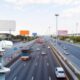 Mașină surprinsă de camerele de supraveghere în timp ce încalcă legea rutieră
