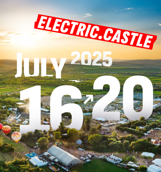Mii de fani dansează în fața scenei principale la festivalul Electric Castle 2025