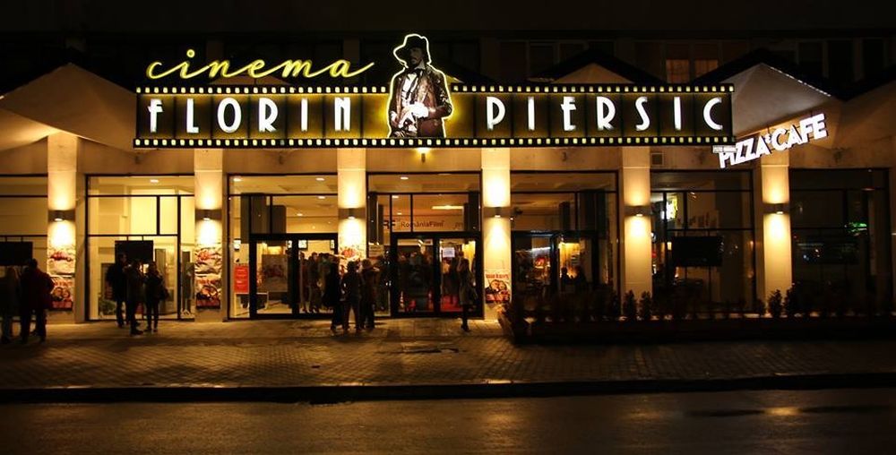 Fațada Cinema Teatru Florin Piersic în Piața Mihai Viteazu Cluj