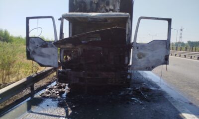 Autocamion cuprins de flăcări pe Autostrada A3, între Turda și Gilău, cu intervenția pompierilor ISU Cluj