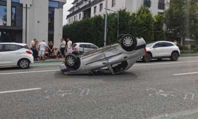Mașină răsturnată în accident pe strada Bună Ziua din Cluj-Napoca