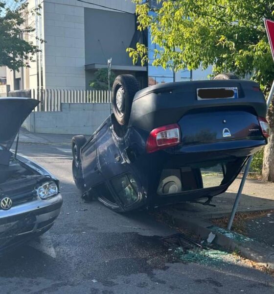 Două mașini avariate după un accident rutier în Cluj-Napoca