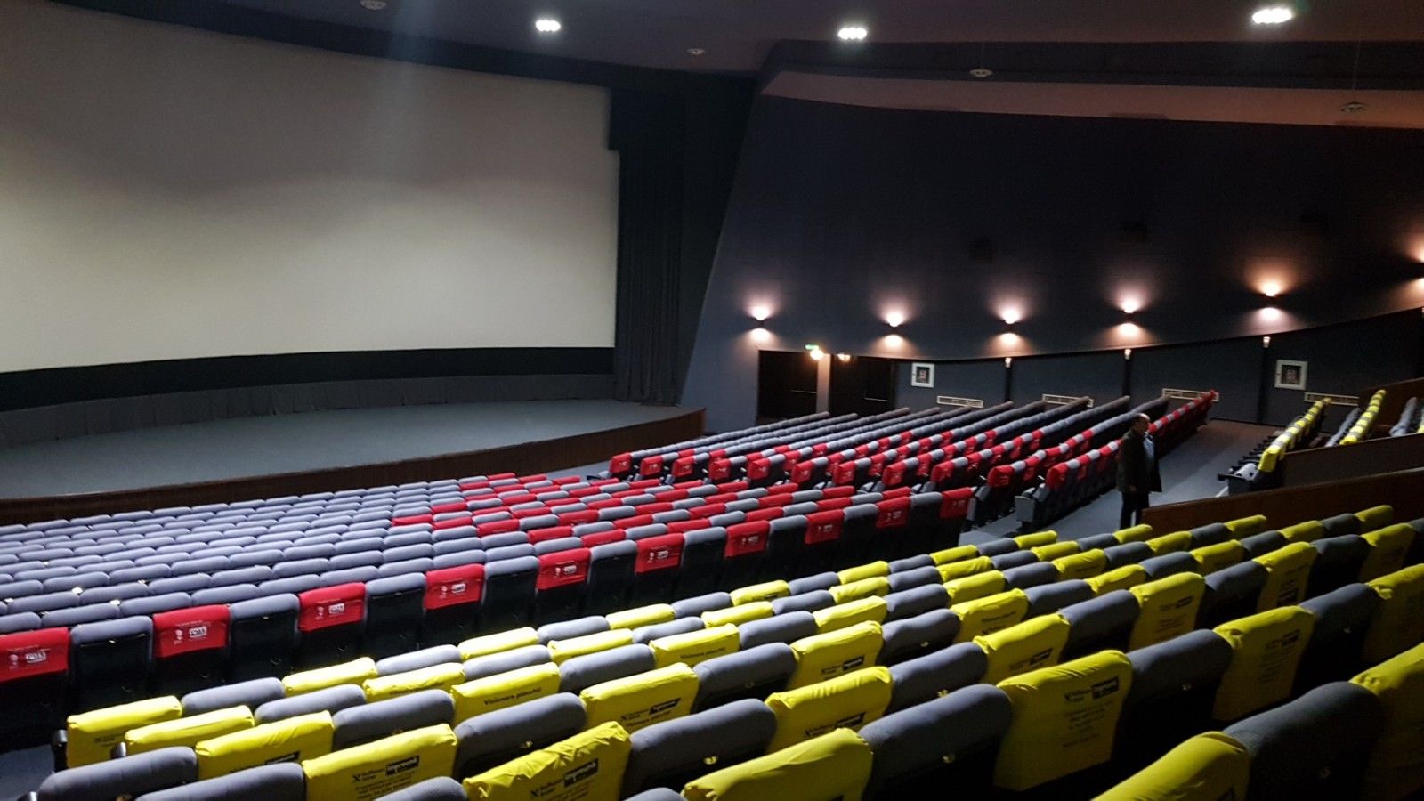  Interior Cinema Teatru Florin Piersic Cluj, sală confortabilă cu proiecție 3D