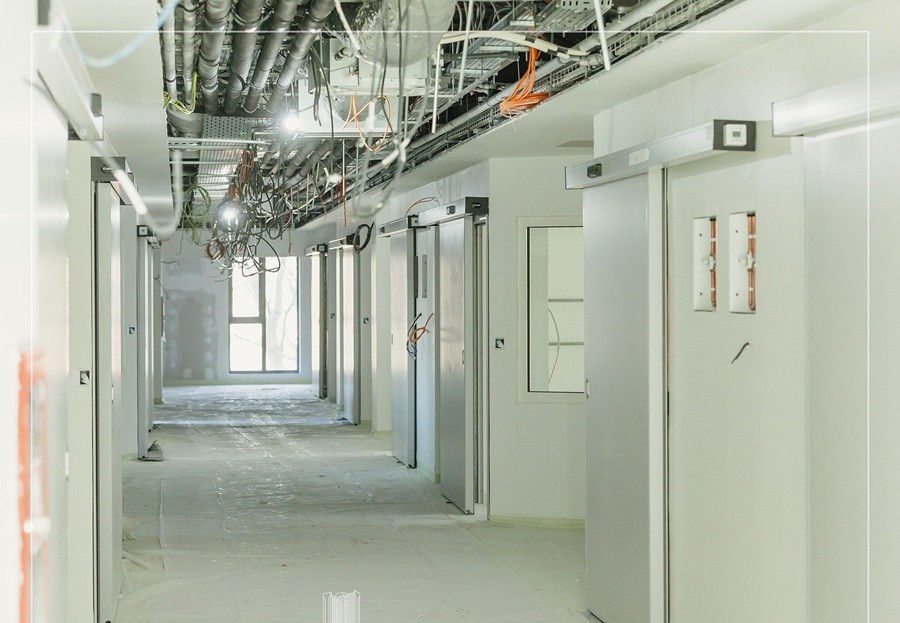 Secția de Terapie Intensivă neurovasculară a Centrului Regional din Cluj cu paturi și echipamente moderne