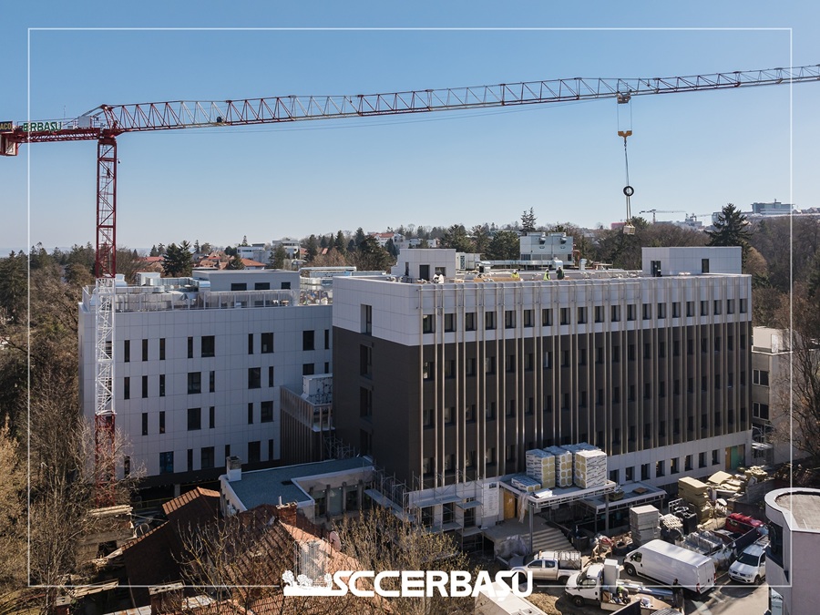 Exteriorul Centrului Regional de Patologie Neurovasculară și Neurochirurgie Cluj, construit din fonduri PNRR