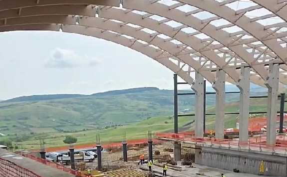 Stadiul lucrărilor la Bazinul Olimpic din Borhanci, Cluj – 51% finalizat, termen iunie 2026