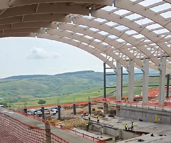 Stadiul lucrărilor la Bazinul Olimpic din Borhanci, Cluj – 51% finalizat, termen iunie 2026