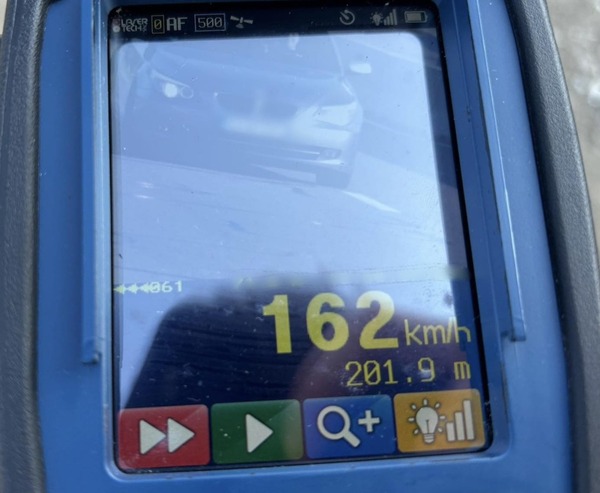 Tânăr surprins cu 162 km/h în Mărtinești de radarul poliției rutiere