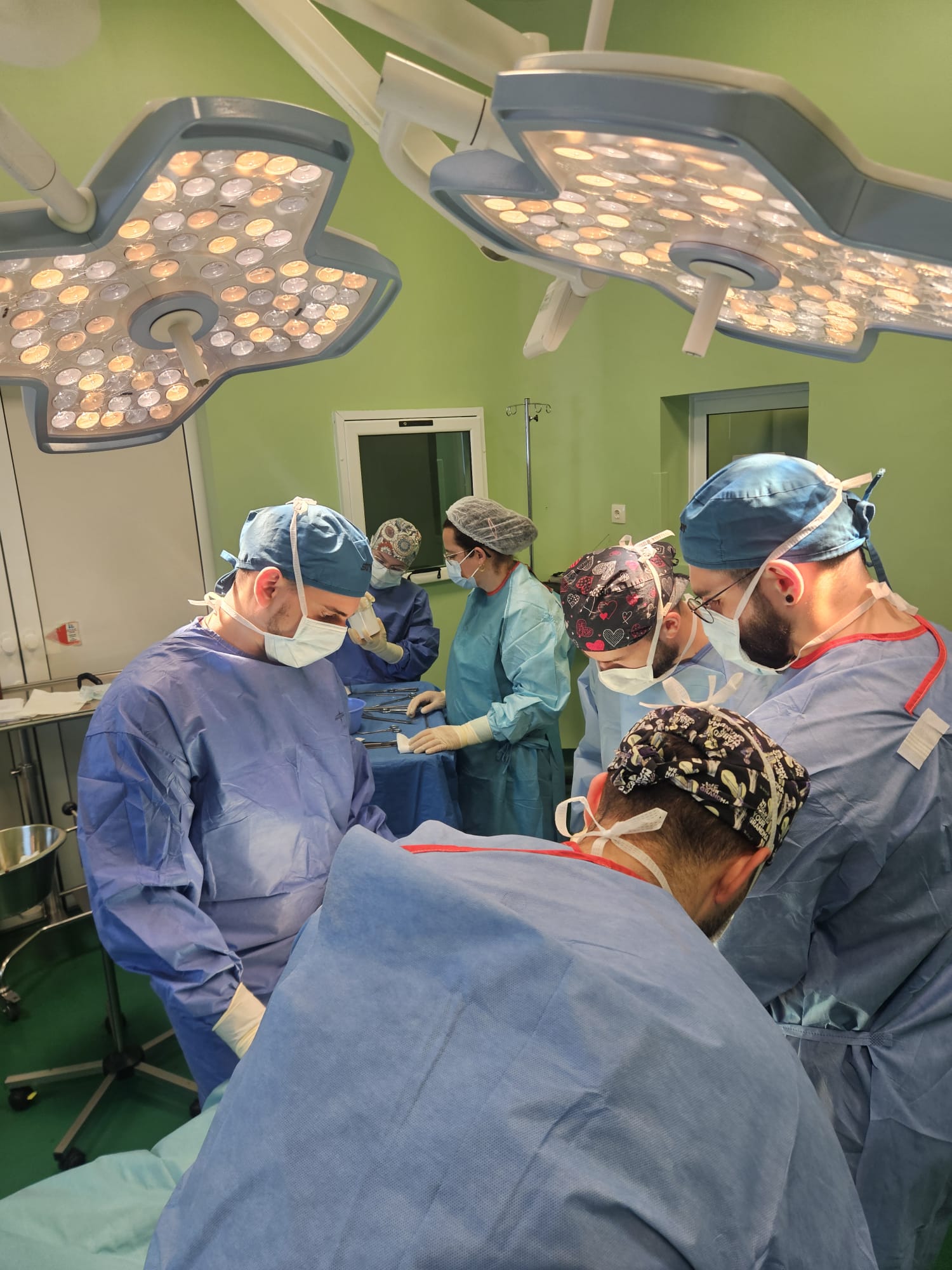 Medicii de la Centrul de Transplant Cluj fac apel la donații pentru repararea acoperișului