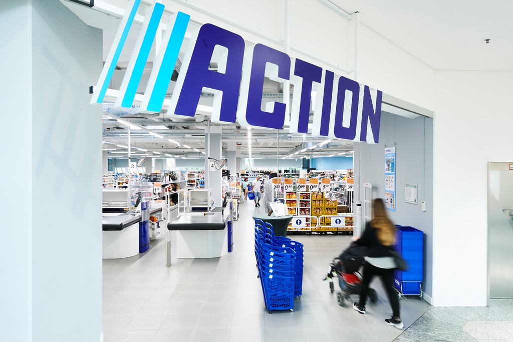 Interior magazin Action România cu 1.500 de produse sub 5 lei