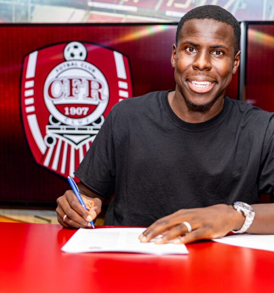 Kurt Zouma în tricoul CFR Cluj, la prezentarea oficială în Gruia