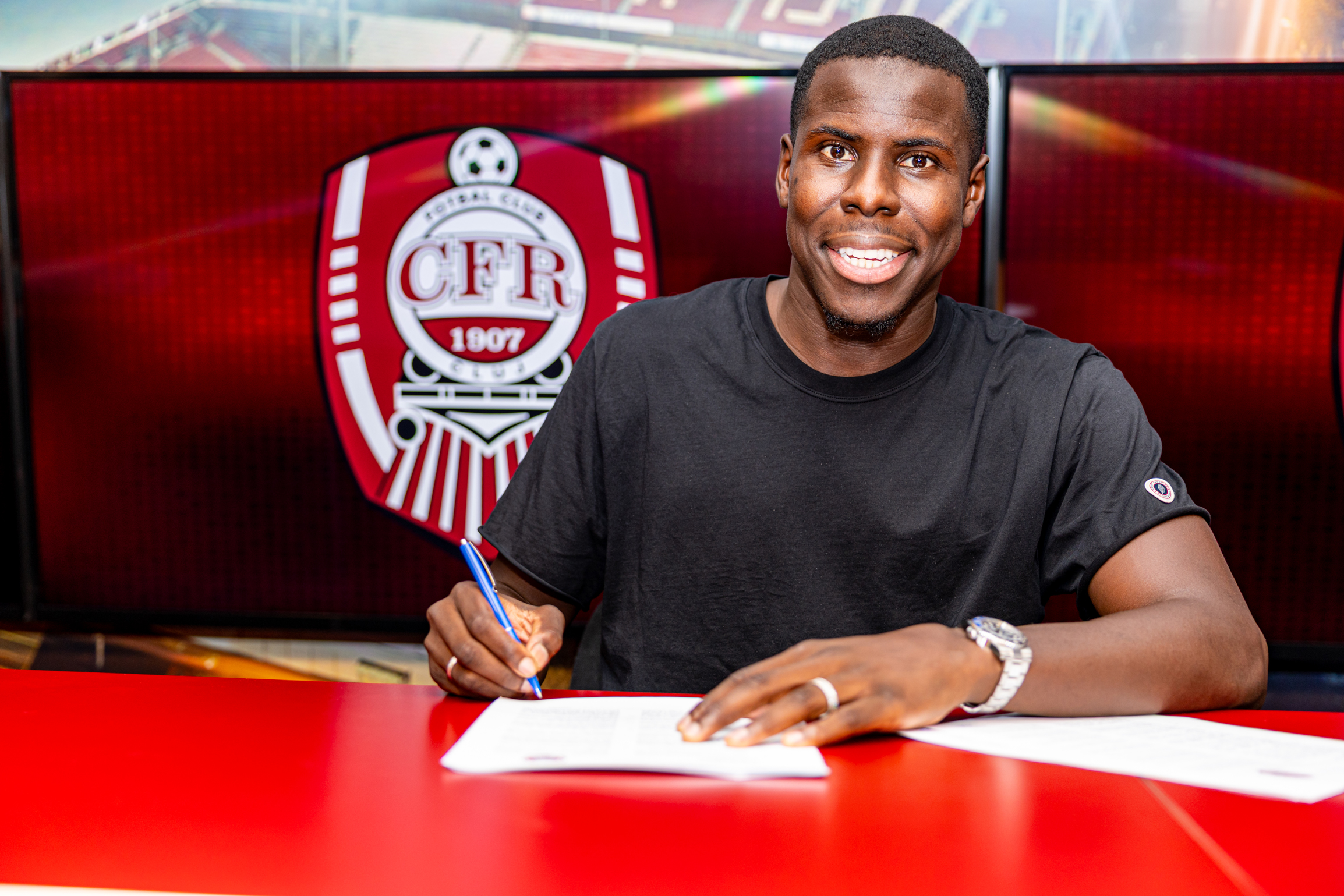 Kurt Zouma în tricoul CFR Cluj, la prezentarea oficială în Gruia