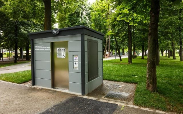 Toalete publice cu autocurățare la Florești, taxă 2 lei