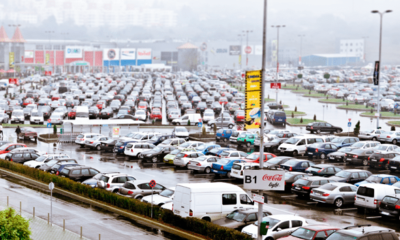 Parcarea unui centru comercial din România, înaintea aplicării noii legi