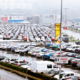 Parcarea unui centru comercial din România, înaintea aplicării noii legi