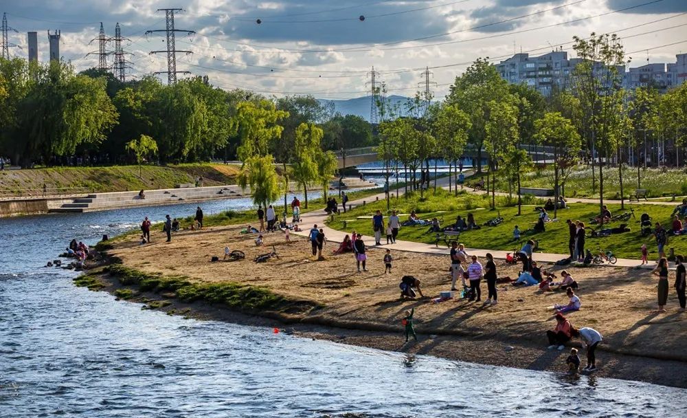Apus pe Plaja Grigorescu în timpul festivalului Picnic Cluj Riverside Celebration
