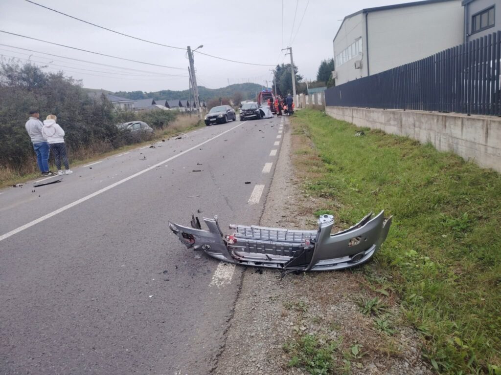 Poliția și ambulanța intervin la accidentul rutier dintre Luna de Sus și Stolna