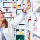 Farmaciști din Cluj discutând rezultatele unui studiu privind lipsa medicamentelor și provocările din sistemul farmaceutic din România