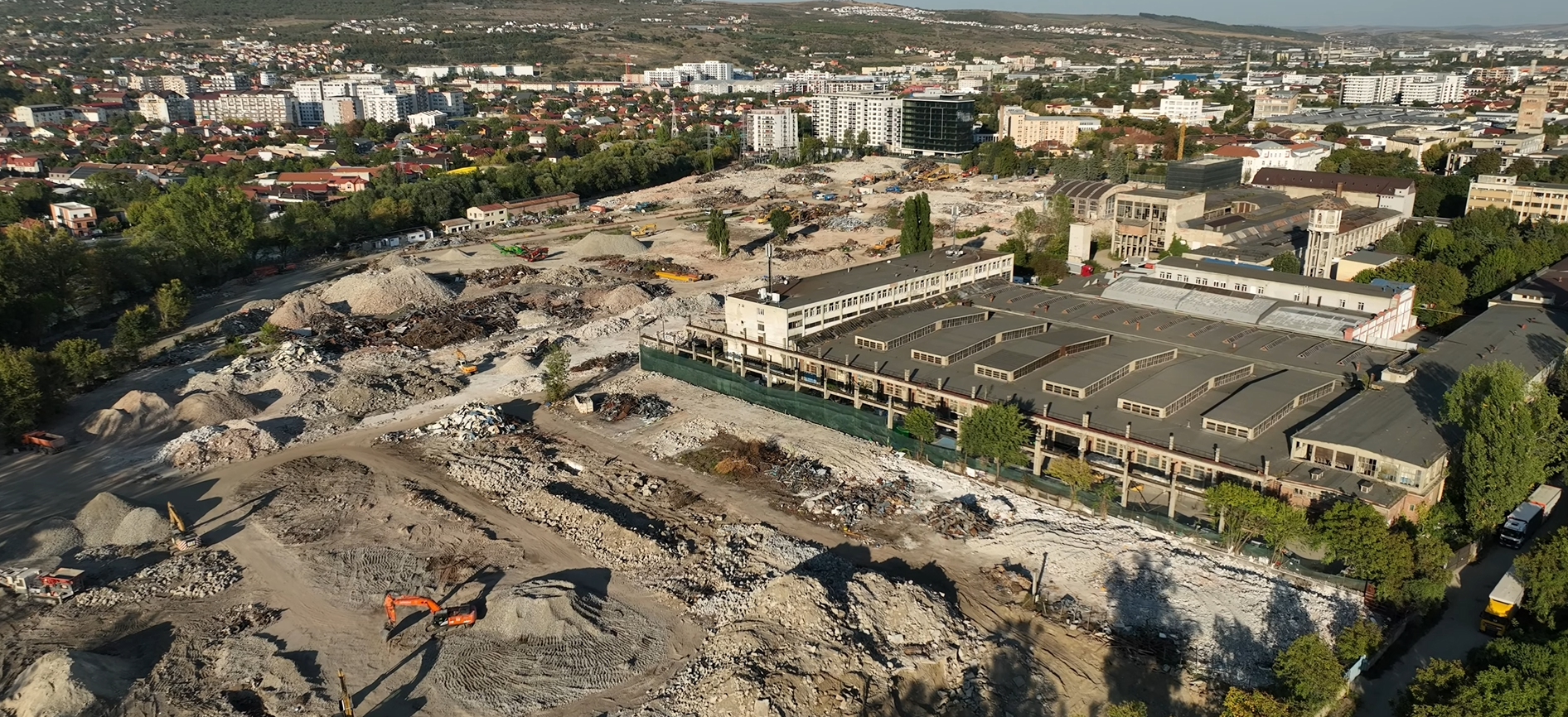 Demolarea fostei platforme industriale Carbochim din Cluj-Napoca – începutul regenerării urbane din Piața 1 Mai.