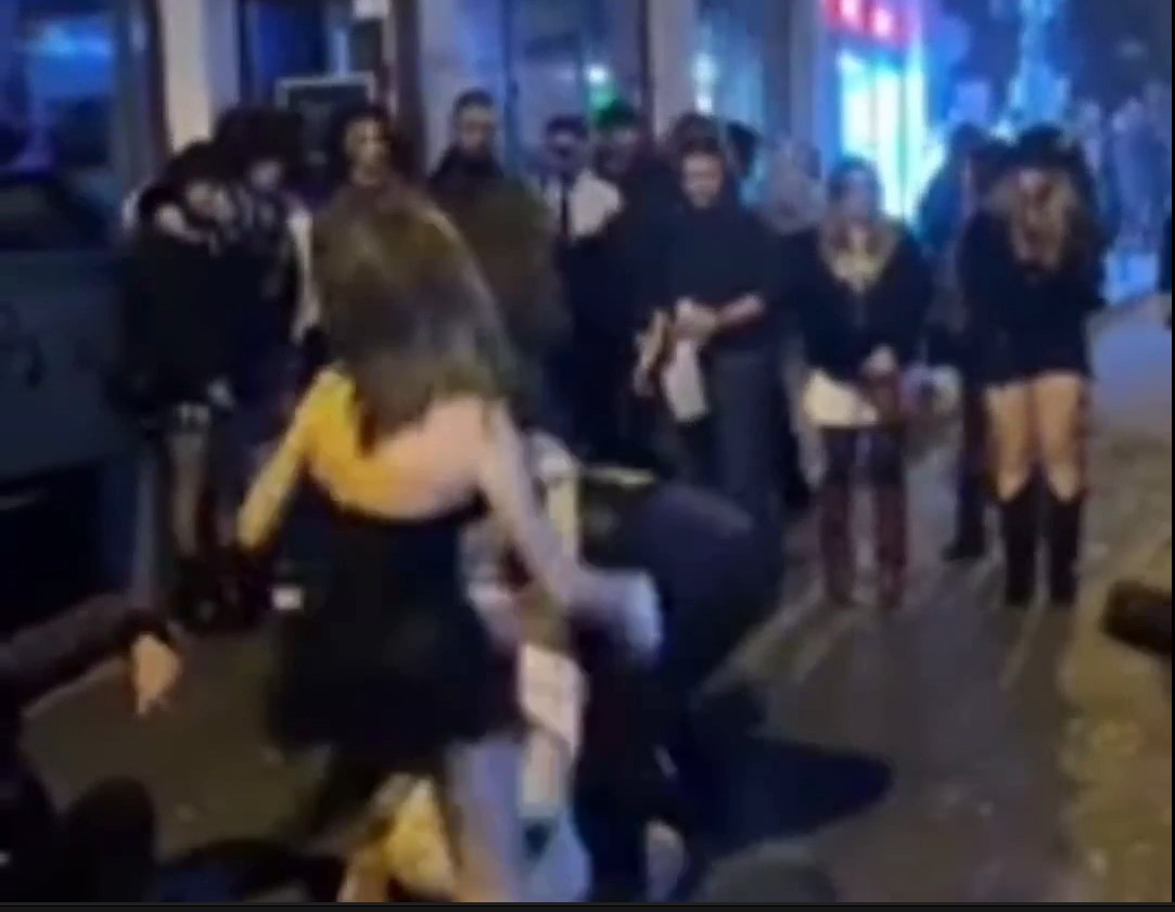 Bătaie între fete pe strada Piezișă din Cluj-Napoca, în noaptea de Halloween